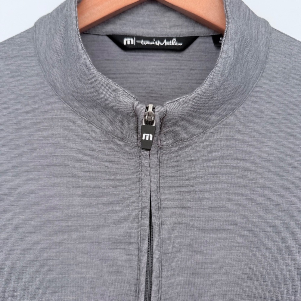 TravisMathew Mens Grey 1/4 Zip Pullover Wolfdancer Golf Club Logo Size Medium